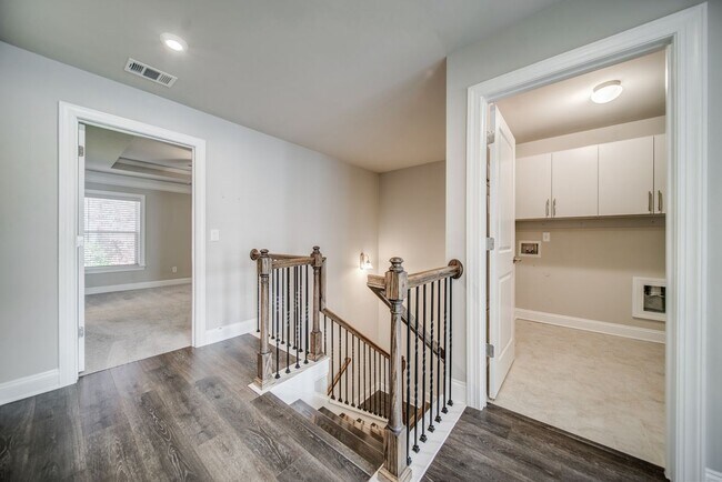 Building Photo - 1363 Harris Way S