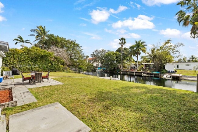 Building Photo - 10750 SW 43rd Ln