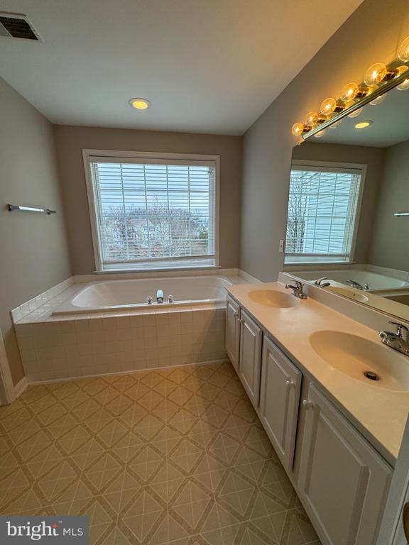 Building Photo - 45776 Mountain Pine Square