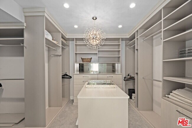 Building Photo - 641 Walther Way