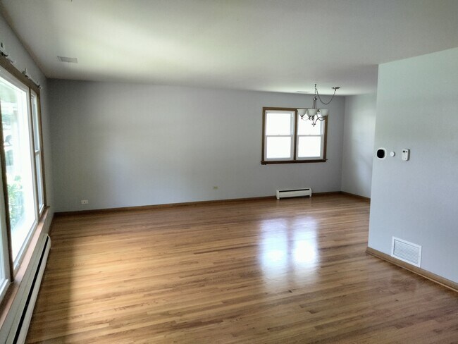 Building Photo - 904 S Edward St