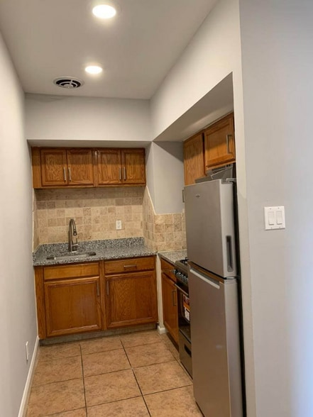 Building Photo - 406 W Walnut Ln