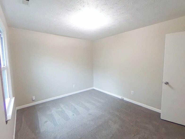 Building Photo - 7545 Fox Fern Dr
