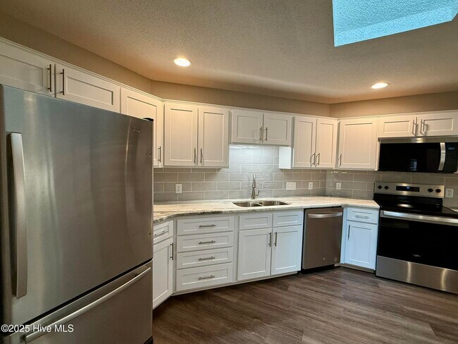 Building Photo - 1475 Monticello Dr