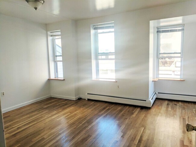 Building Photo - 26 Academy St