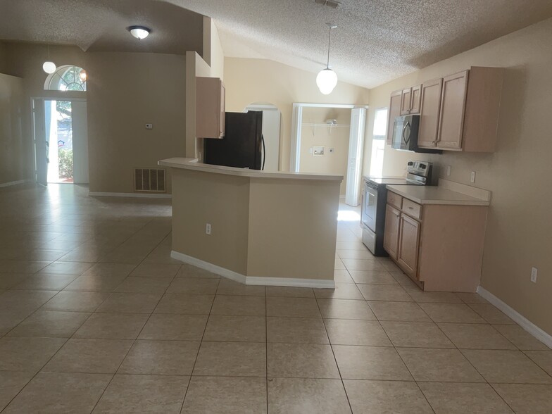 Building Photo - 806 Rocky Mountain Ct