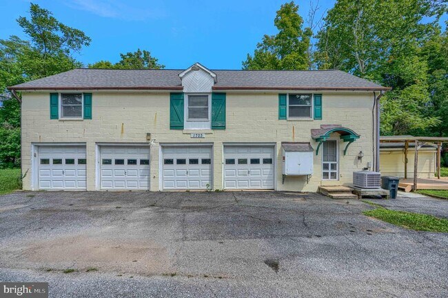 Building Photo - 1703 Roland Ave