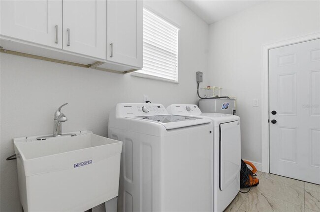 Building Photo - 810 W Whatley Pl