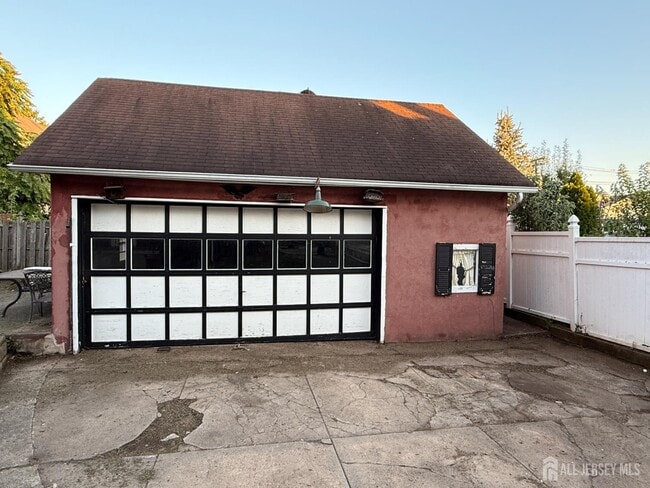 Building Photo - 90 Pershing Ave