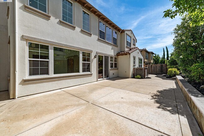Building Photo - 2131 Chamomile Ct