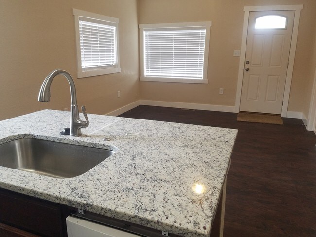 Building Photo - 32 N 9th Ave