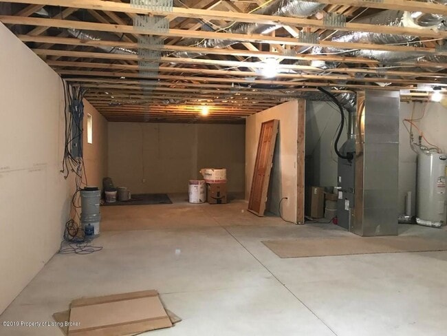 Building Photo - Newer, Spacious House for Rent in Dickinson