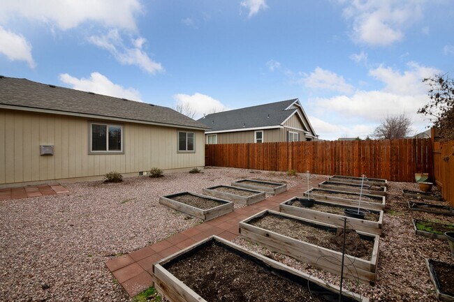 Building Photo - Charming home in Southwest Redmond