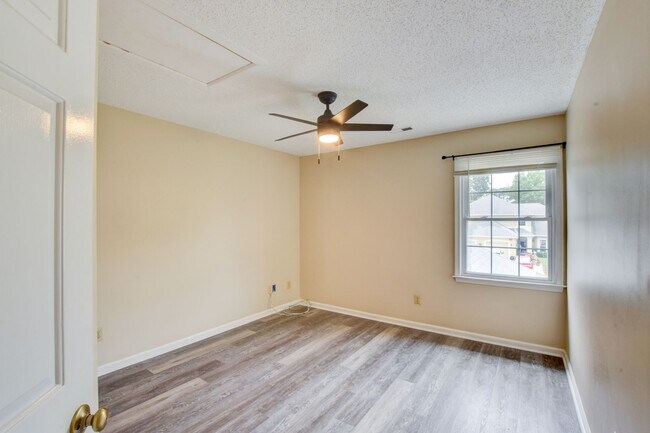 Building Photo - 922 Willow Point