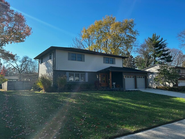 Primary Photo - 487 Longfellow Ave