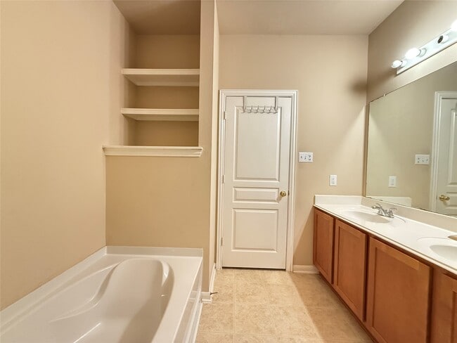 Building Photo - 8206 Malago Point Dr