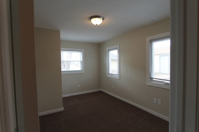Building Photo - Fully Remodeled 3 Bedroom House!