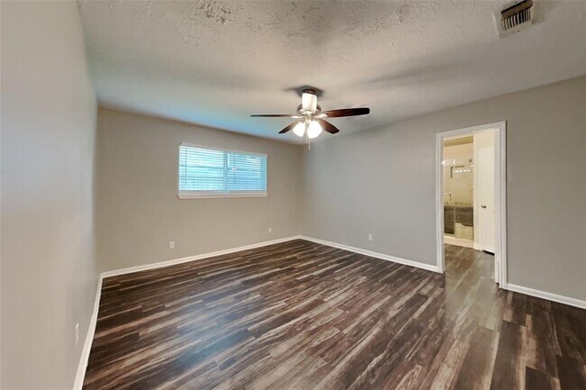 Building Photo - 15114 Stillcreek Dr