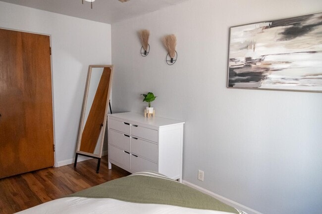 Building Photo - 1712 House Ave