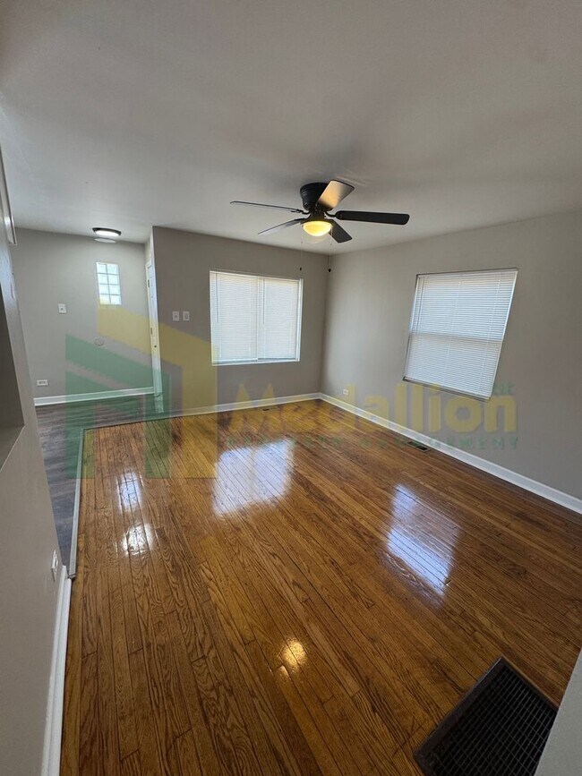 Building Photo - 9648 S Yale Ave