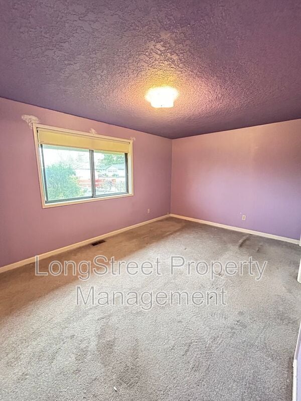 Building Photo - 2917 Takena St SW