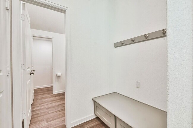 Building Photo - 582 Dry Fork Ln
