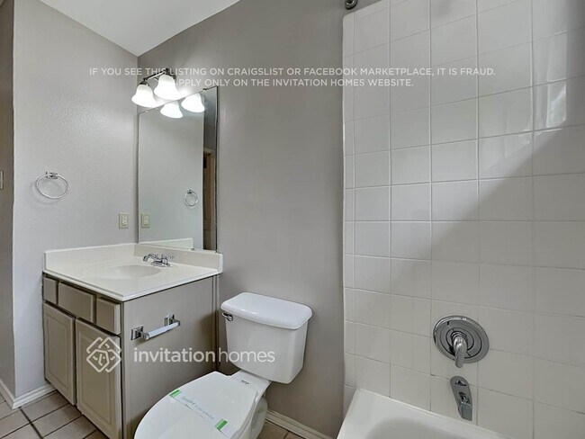 Building Photo - 1755 Cresthill Dr