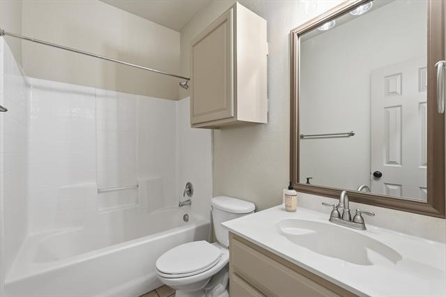 Building Photo - 3228 Buckthorn Ln