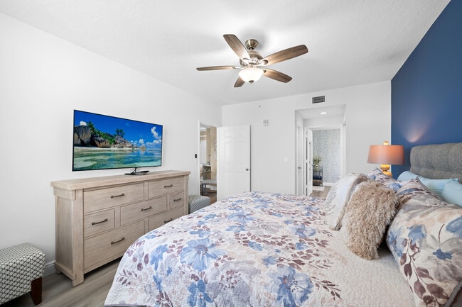 Building Photo - 720 S Sapodilla Ave