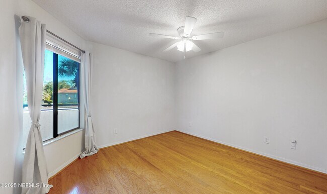 Building Photo - 3820 La Vista Cir