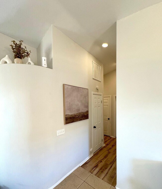 Building Photo - 6626 Cholla Ave