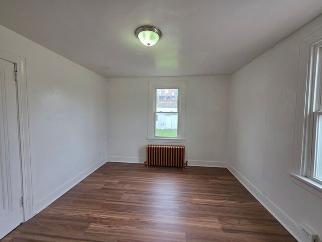Building Photo - 703 1/2 Waddell Ave