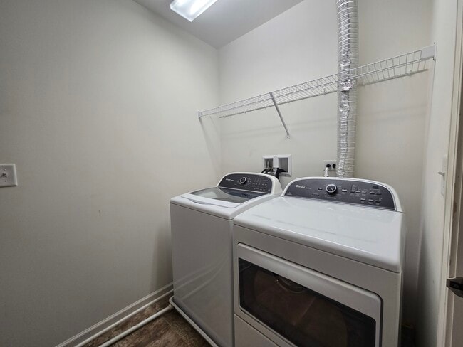 Building Photo - 460 S Jade Ln