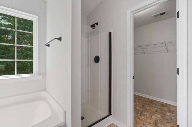 Building Photo - Spacious 4-Bedroom Retreat in Fuquay-Varin...