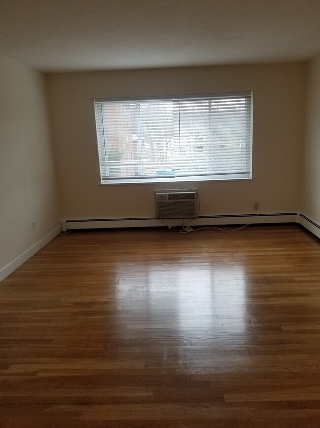 Building Photo - 1033 Massachusetts Ave