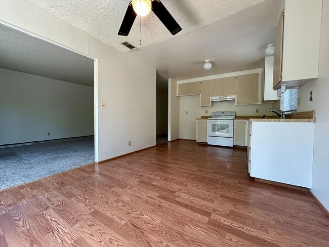 Building Photo - Spacious 3-Bedroom Home in Southtown Vacav...