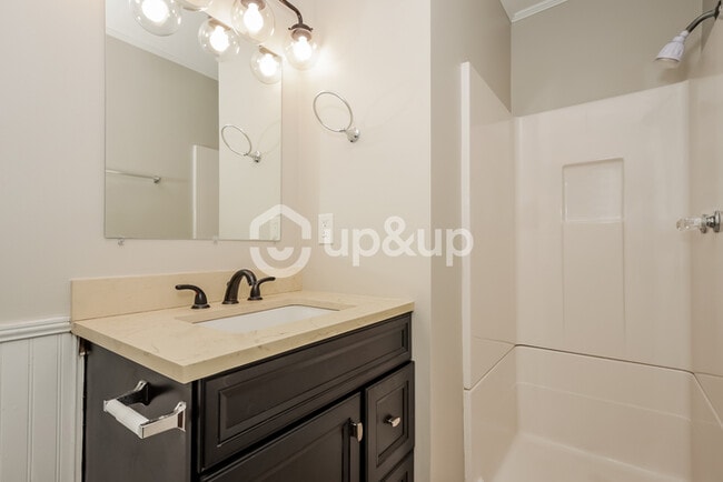 Building Photo - Fantastic 3bd/2ba home! Let yourself in!