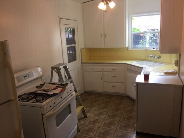 Building Photo - 5214 Agnes Ave