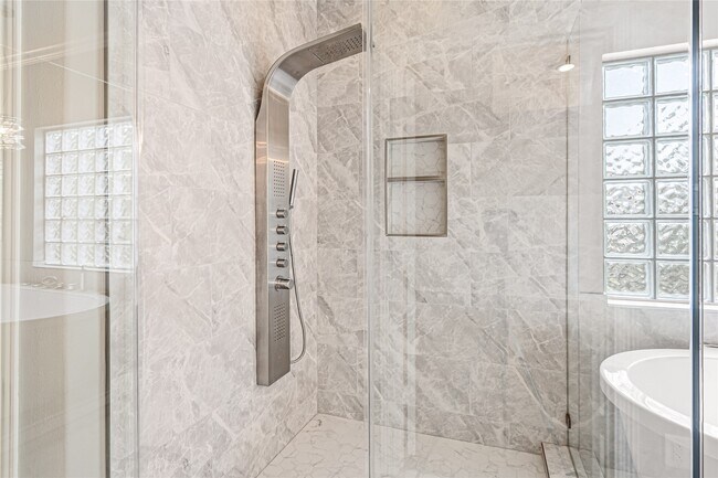 Building Photo - 112 White Dr