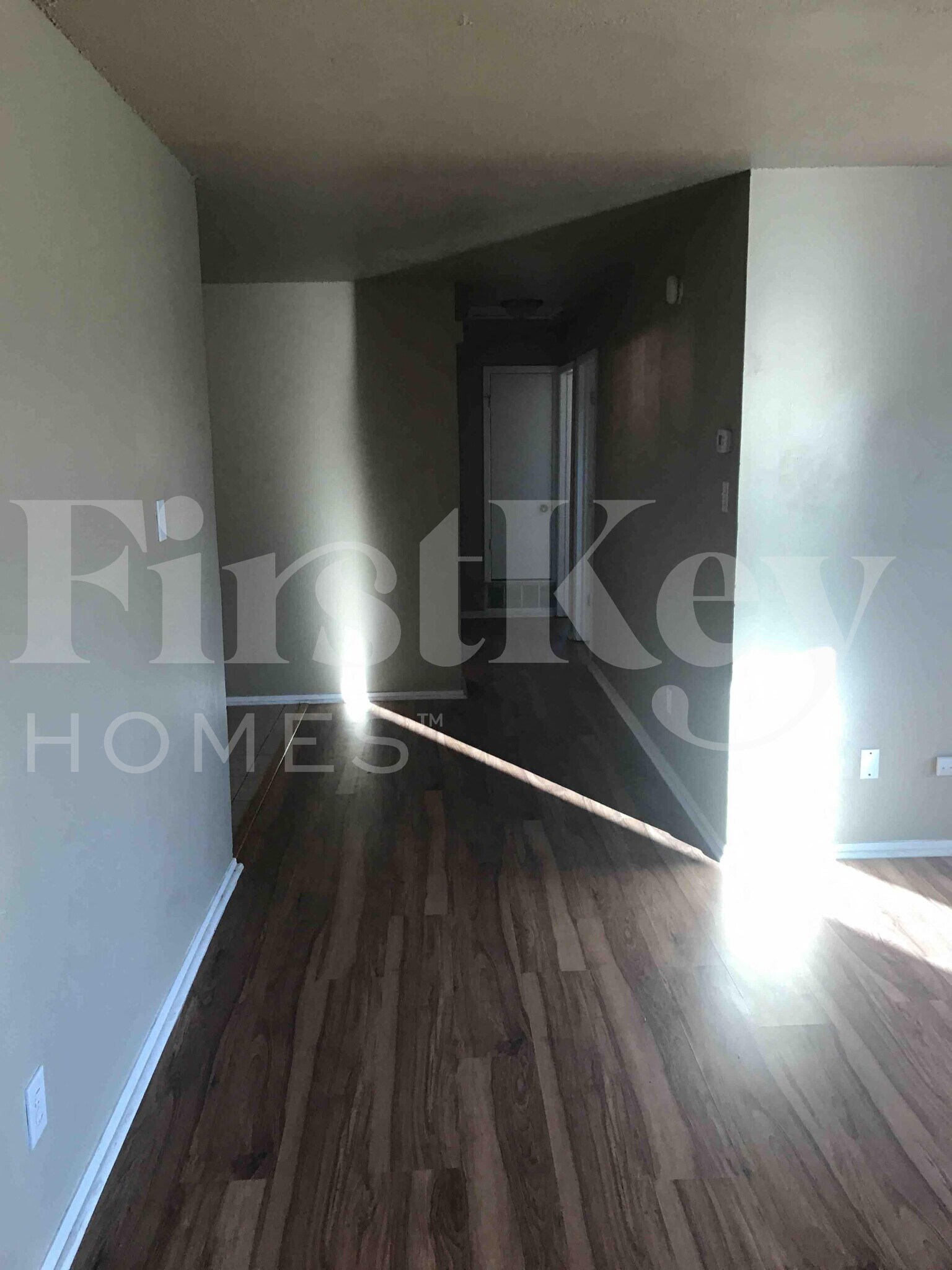 Building Photo - 701 E Mission St