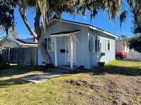 Building Photo - Great One Bedroom Cottage in Pacific Grove