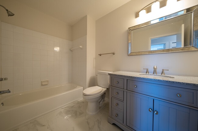 Building Photo - 2246 Flamingo Dr