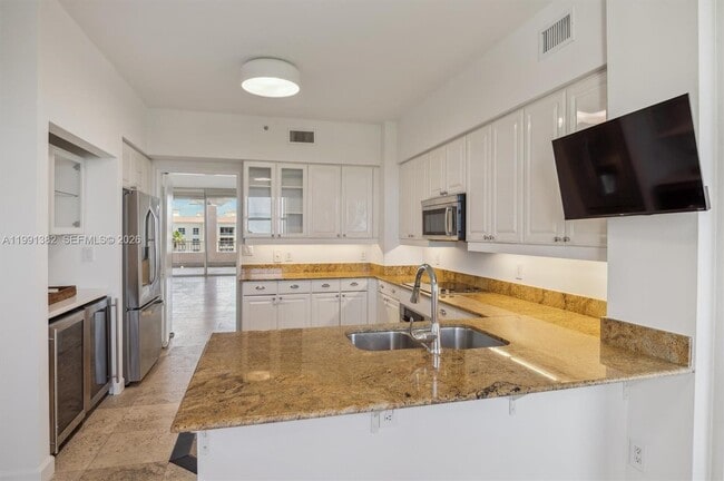 Building Photo - 733 Crandon Blvd