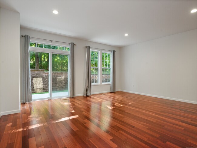 Building Photo - 16 Warrington Round