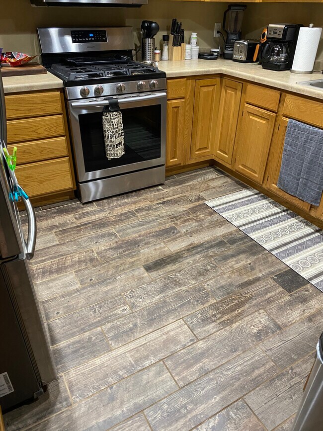Kitchen - 2537 Deerfield Dr
