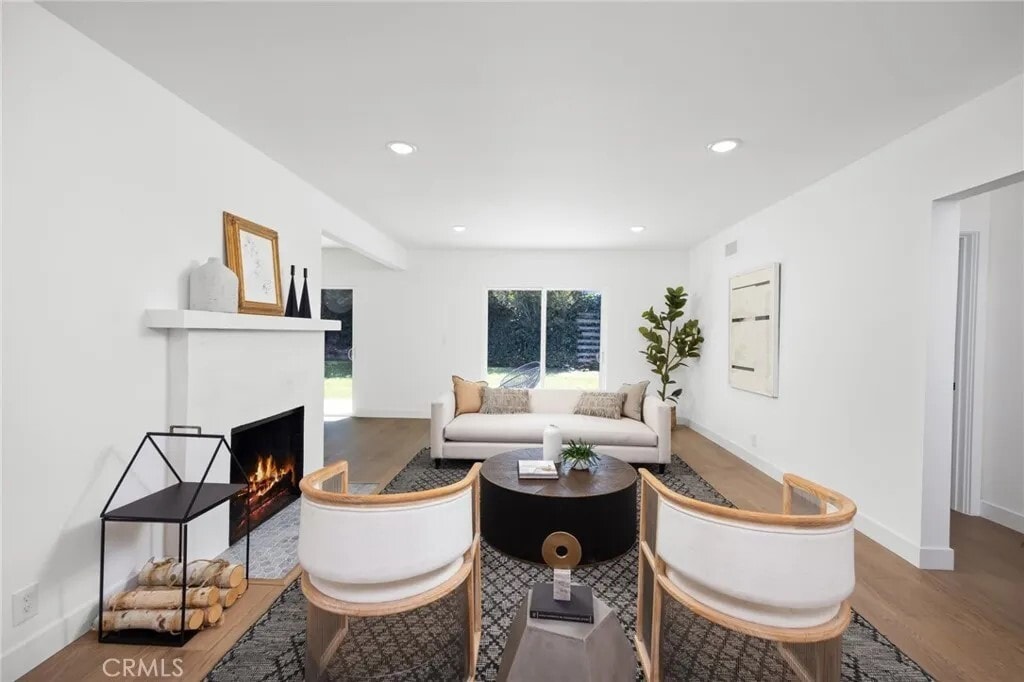 Building Photo - 3518 S Burnside Ave