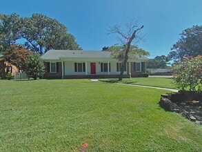 Building Photo - 239 Rainier Dr