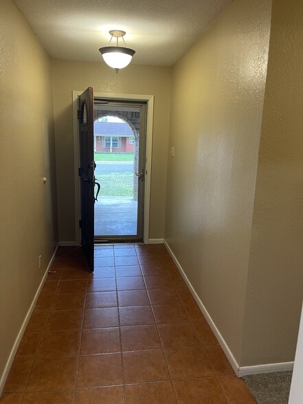Building Photo - 1411 Kaylock St