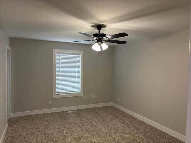 Building Photo - 1158 Marathon Dr