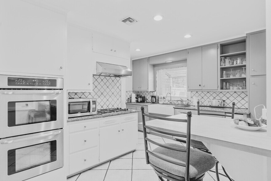 Building Photo - 12402 Cumpston St